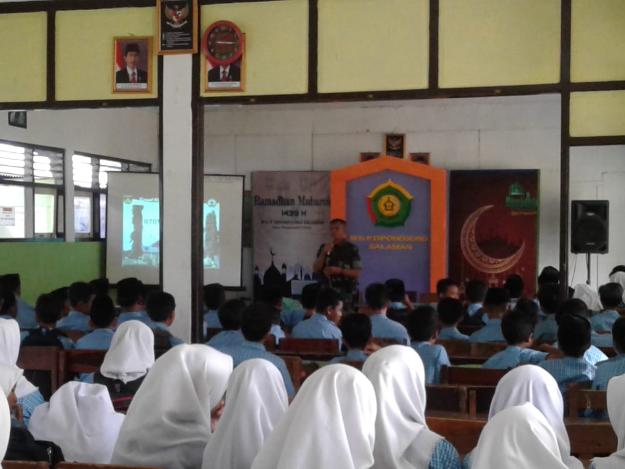 Ramadhan Mubarok, Siswa MTS Diponegoro Salaman Dapat Materi ...