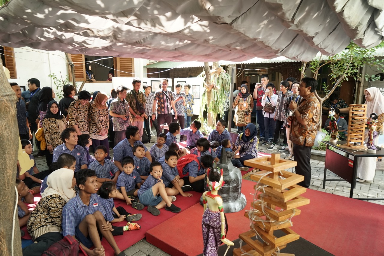 Peringati Hari Anak Nasional 2019 Stikom Surabaya Bangun Percaya
