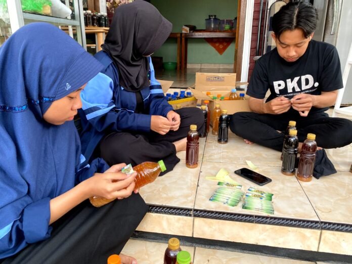 Gaet Ibu-Ibu PKK Karangtengah, Mahasiswa KKN UIN Walisongo Sulap Sampah ...